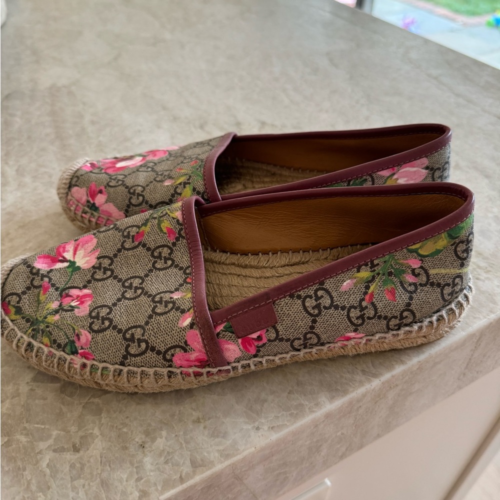 Gucci Espadrilles Womens GG Floral Print Supreme Canvas Flats
